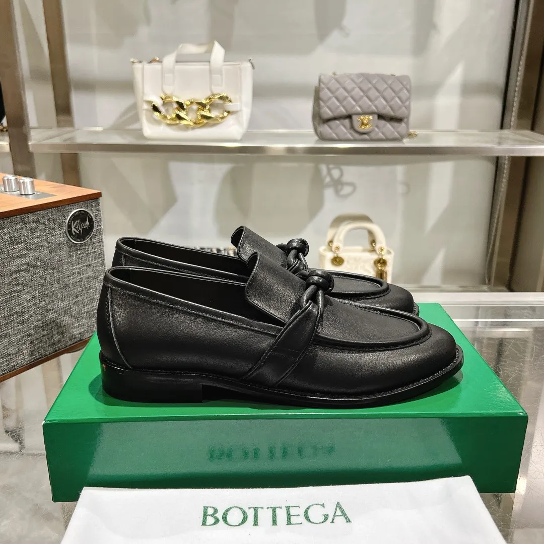 [BV] Top P: 840💰 Size: Female 35-39 (Female 40 custom-made) Male 39-44 (38.45 non-refundable) Bottega Veneta 2025 counter model! Small round toe loafers! Imported leather outsole! Imported grained cowhide! Solid color Niuli! !